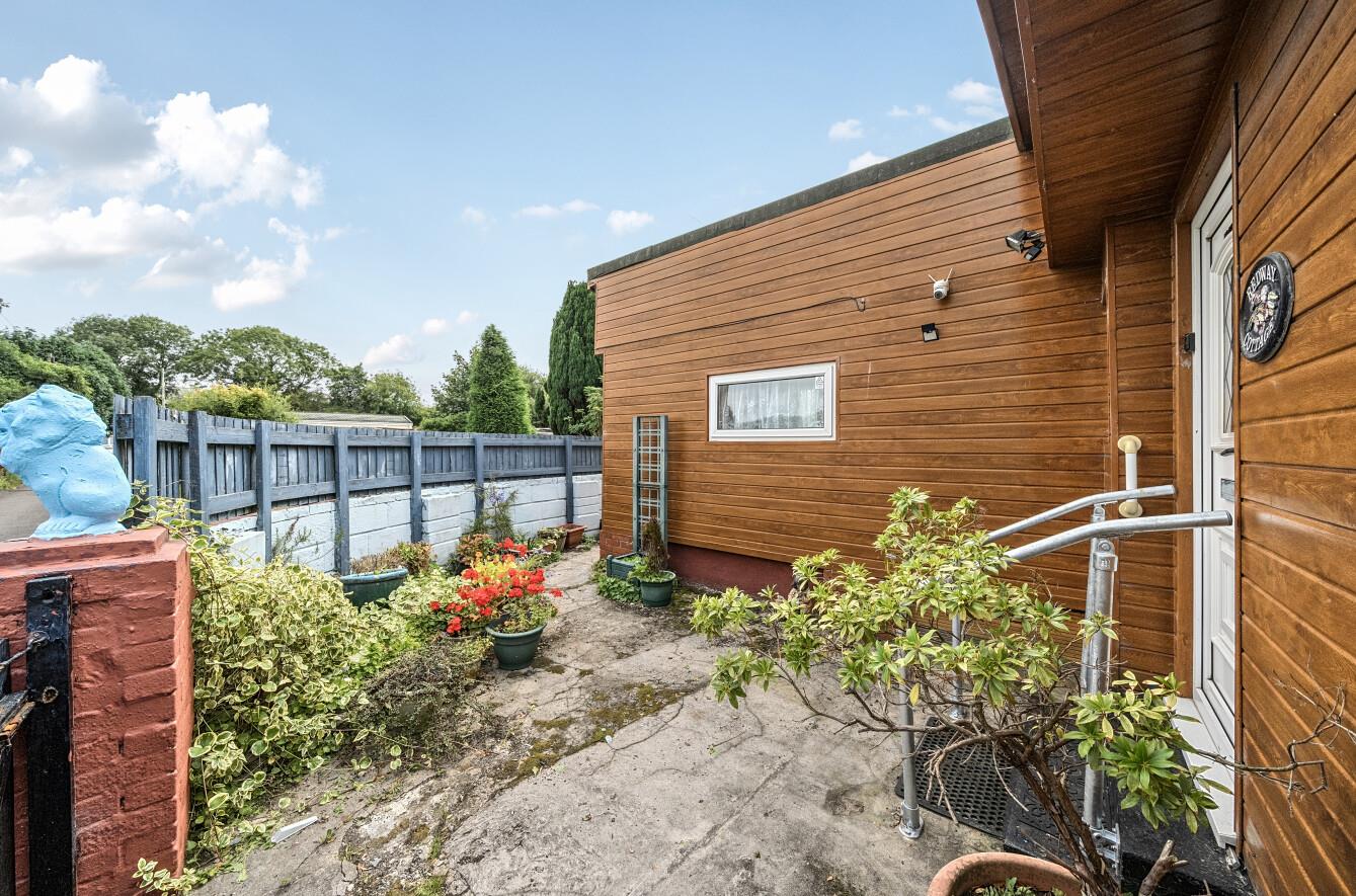Oakland Park, Fforestfach, Swansea, SA5 4BX